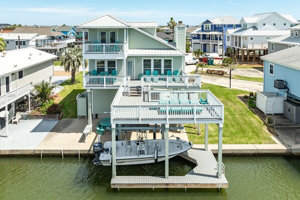 Exterior - Easy Bay Access, Updated Interior, Large Sunning Deck, Fish from Your Backyard (Galveston)