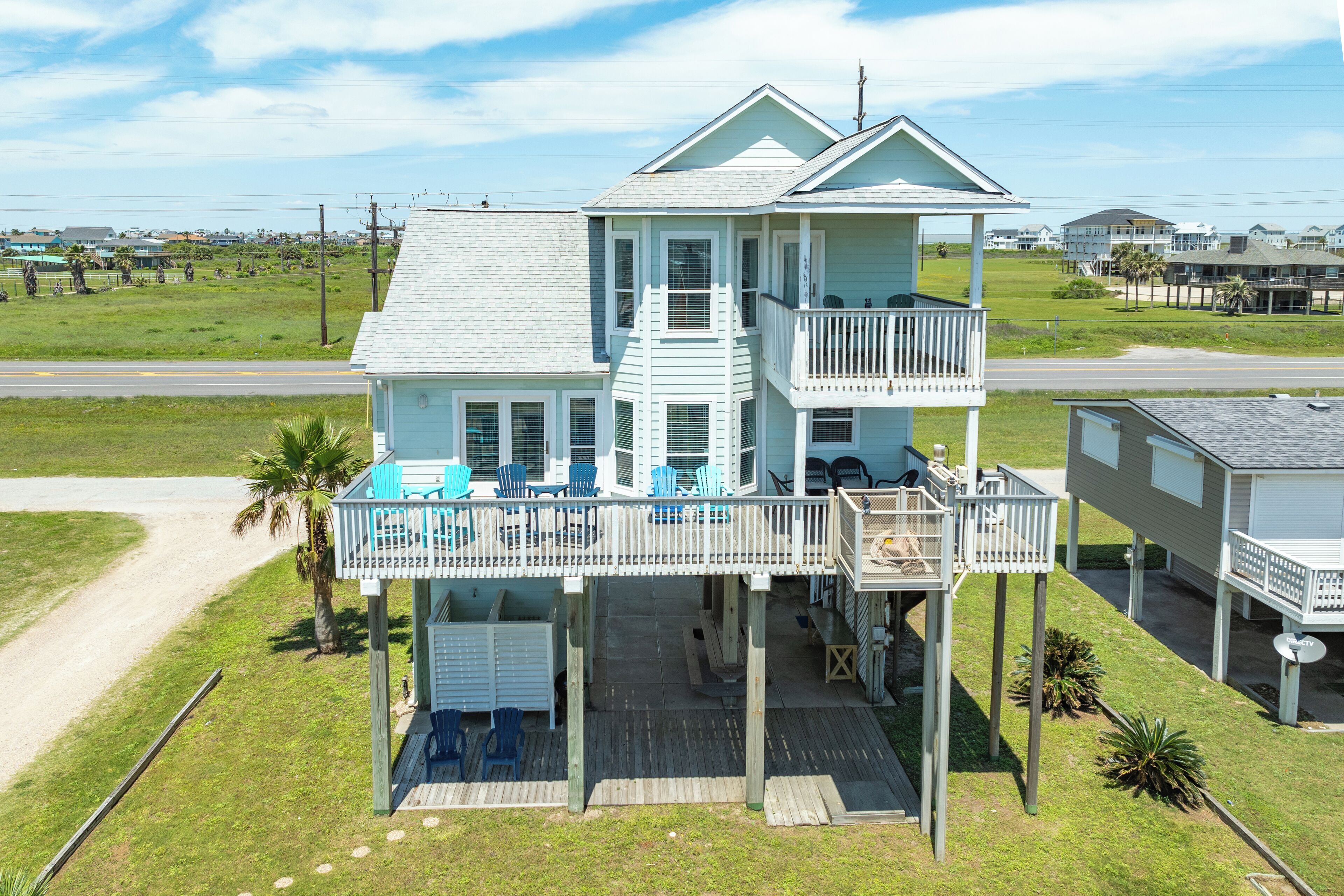 Sun, Sand & Surf Await! 3rd House from Beach, Dogs Welcome, Fenced Area, 2 Decks