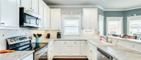 Køleskab, mikrobølgeovn, ovn, kogeplade