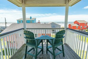 Property grounds - Sun, Sand & Surf Await! 3rd House from Beach, Dogs Welcome, Fenced Area, 2 Decks (Galveston)
