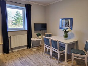 Dining - Haselnuss (Parchtitz)