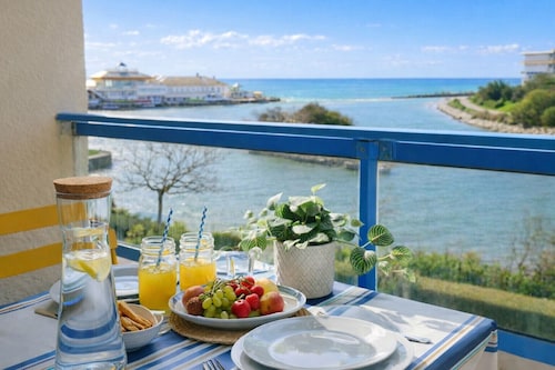 Pretty flat with ocean and lake views Les Sables - sleeps 4