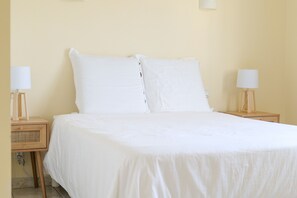 3 slaapkamers, een strijkplank/strijkijzer, gratis wifi, beddengoed