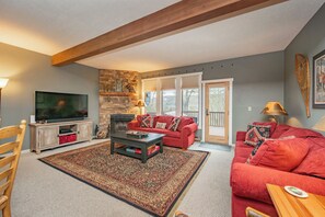 Una Smart TV, una chimenea