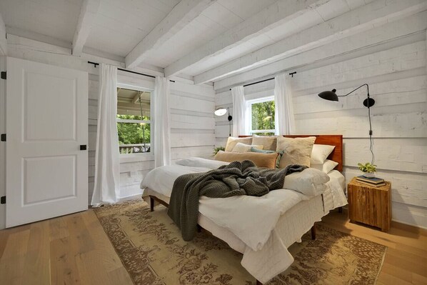 3 camere, una scrivania, ferro/asse da stiro, culla da viaggio