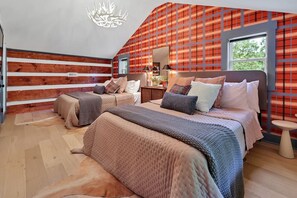 3 camere, una scrivania, ferro/asse da stiro, culla da viaggio