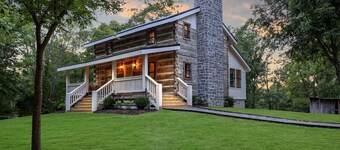 Luxury Modern Cabin* 5 Acres* Pickle Ball*Hot Tub
