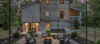 Luxury Modern Cabin* 5 Acres* Pickle Ball*Hot Tub