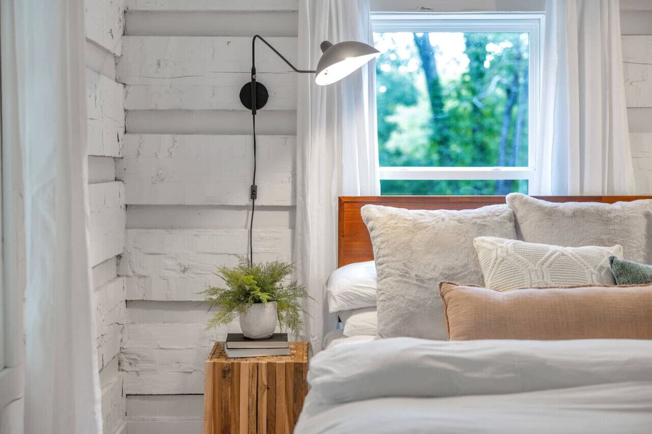 3 bedrooms, desk, iron/ironing board, travel crib