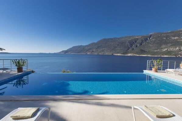 Pool - Beachfront Holiday Villa (Kas)