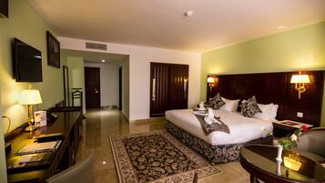 Premium bedding, minibar, blackout curtains, free WiFi