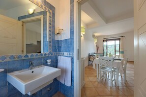 Apartment 4 persons - 1 bedroom - Terrace or balcony - Air-conditioned | Bathroom