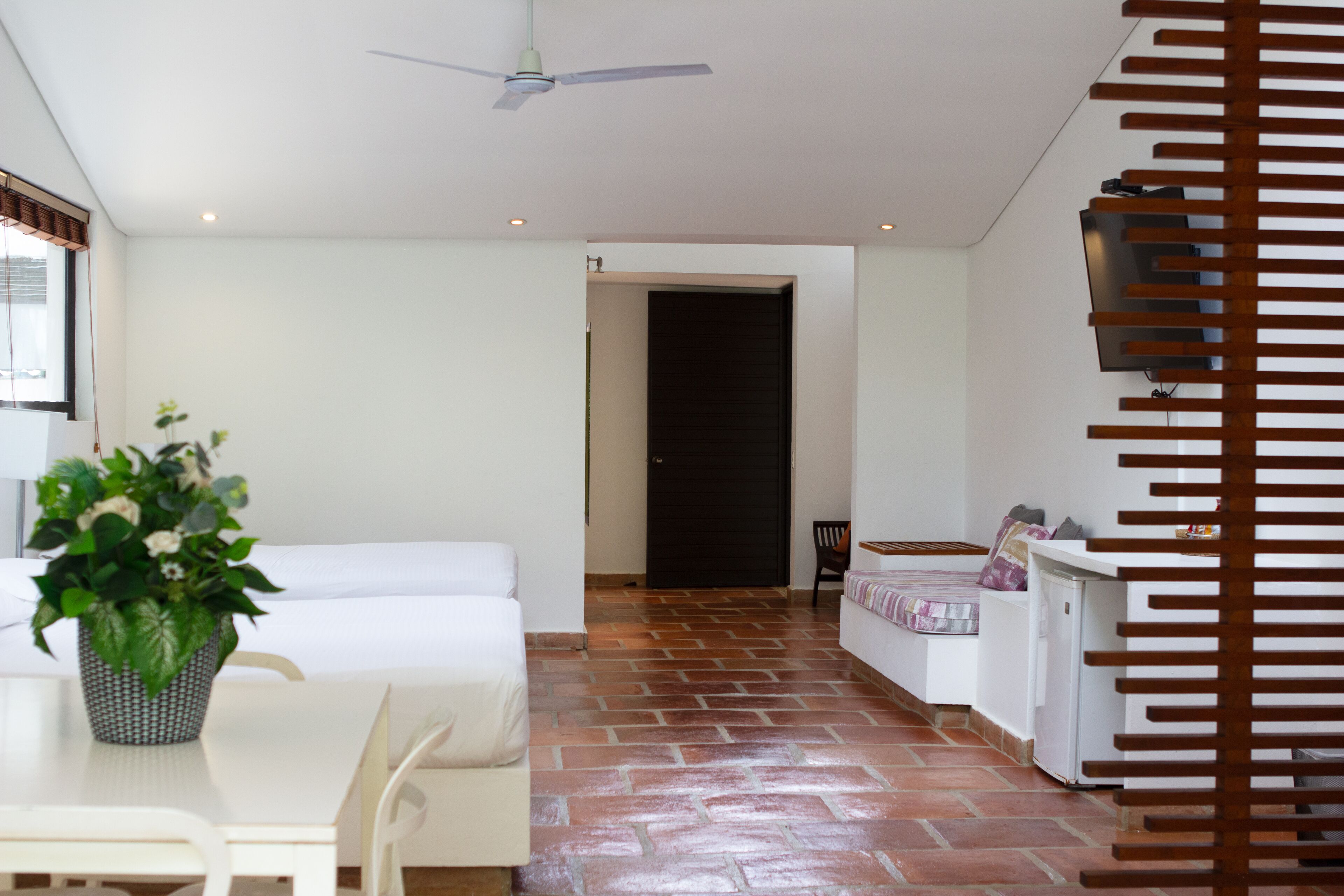 Family Studio Suite | Minibar, in-room safe, blackout drapes, free cribs/infant beds