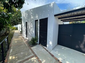 Deluxe Suite | Minibar, in-room safe, blackout drapes, free cribs/infant beds - LA MASIA HOTEL BOUTIQUE (Anapoima)