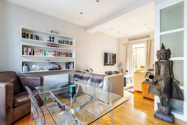 Basic Apartment | Interior