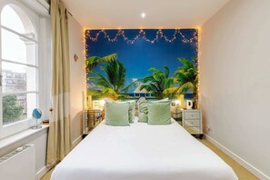 Basic Apartment | 2 bedrooms, iron/ironing board, bed sheets - Charming Two Bed Maisonette in Notting Hill (London)