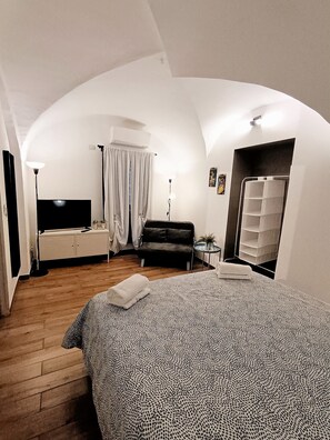 1 chambre, bureau, fer et planche à repasser, accès au Wi-Fi (inclus)