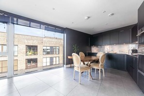 Private kitchen - Rockstar Fish Island Penthouse (London)