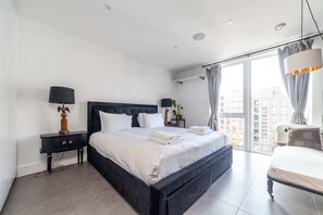 2 bedrooms, iron/ironing board, bed sheets - Rockstar Fish Island Penthouse (London)