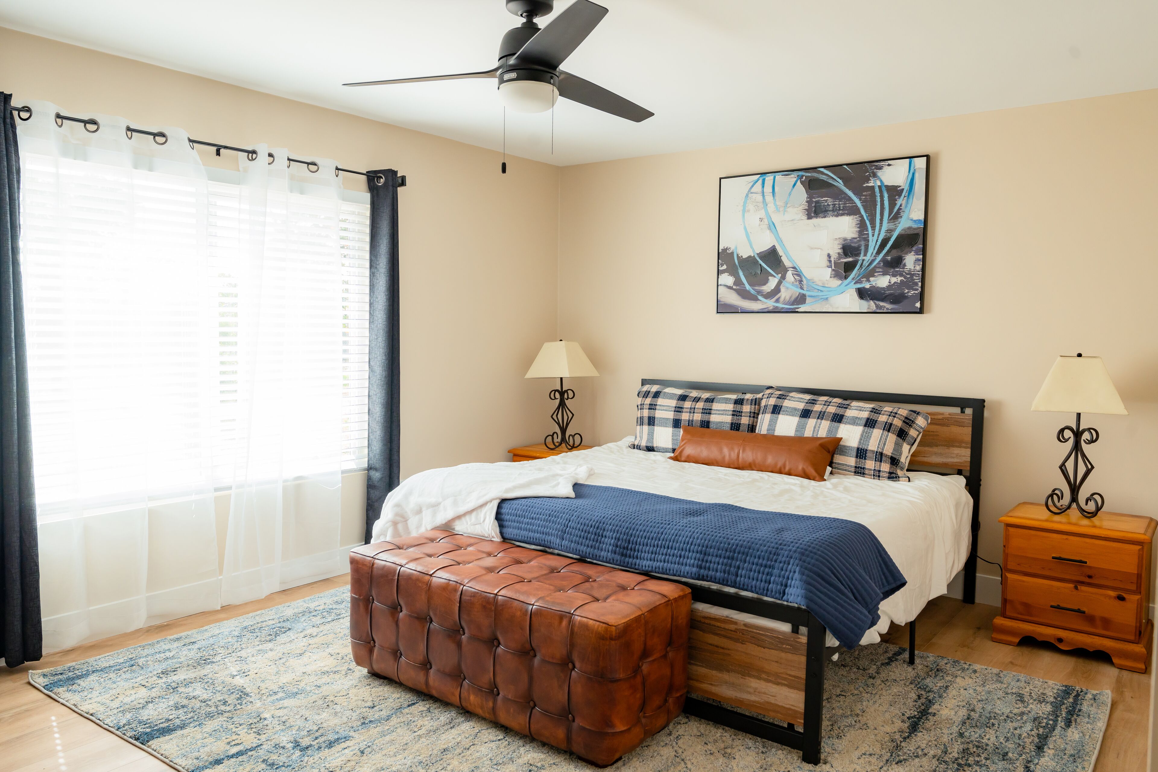 4 habitaciones, escritorio, tabla de planchar con plancha y wifi 