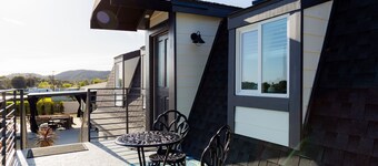 Rainbow Canyon Retreat:  Hot Tub, Fire Pit, Games Room - Sleeps 16+