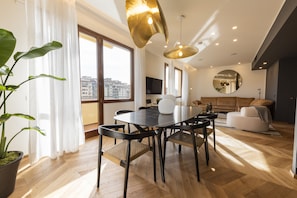 Luxury Apartment | Living area | 40-inch flat-screen TV with digital channels - Oro1 Florence Luxury Apartment by Mmega (Florence)