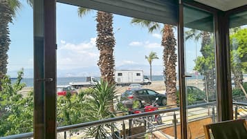 Apartamento luxo, vista para o mar | Terraço/pátio