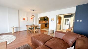 Deluxe Apartment, Sea View | Living area