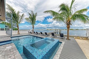 A heated pool - Channelside Paradise- Luxury 7 bedroom bay front with dock, pool/spa!! (Bradenton Beach)