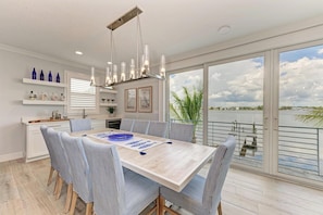 Dining - Channelside Paradise- Luxury 7 bedroom bay front with dock, pool/spa!! (Bradenton Beach)