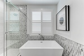 Hair dryer - Channelside Paradise- Luxury 7 bedroom bay front with dock, pool/spa!! (Bradenton Beach)