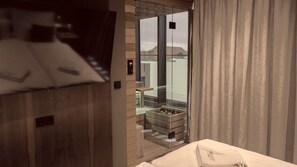 Superior Suite, Sauna | Egyptian cotton sheets, premium bedding, down duvets, Tempur-Pedic beds - Bellman Hotel (Berlin)