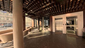 Coin salon dans le hall
