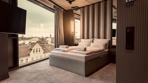 1 bedroom, Egyptian cotton sheets, premium bedding, down duvets