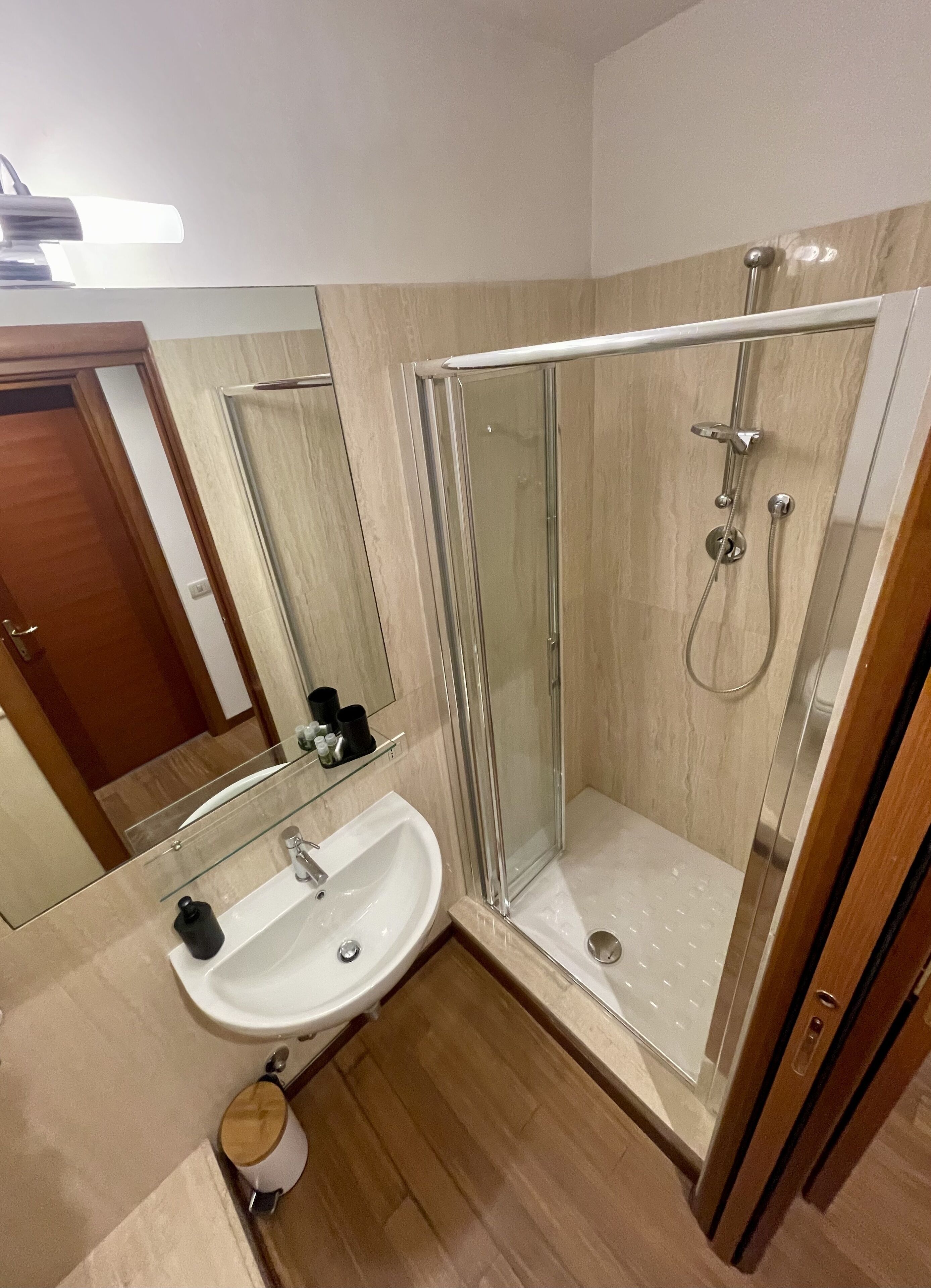 Apartemen Deluks | Kamar mandi