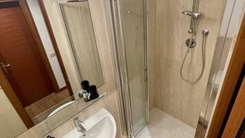 Apartemen Deluks | Kamar mandi