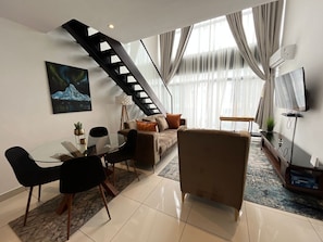 Duplex luxo | Área de estar | Monitores de computador, impressoras