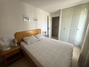 2 chambres, fer et planche Ă repasser, Wi-Fi, draps fournis