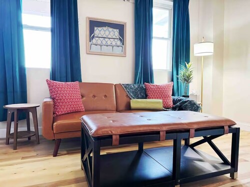 The Cardinal 810 A / KING 1BD/1BA Apt