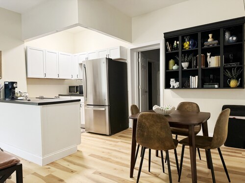 The Cardinal 810 A / KING 1BD/1BA Apt