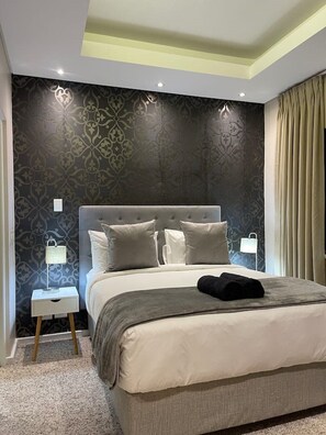 1 bedroom, in-room safe, desk, iron/ironing board - Luxury and Stylish Apartment|Gym| Pool |Wi-fi |No loadshedding| Free Parking (Cape Town)