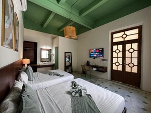 Family Double Room | In-room safe, laptop workspace, iron/ironing board, free WiFi - Hotel Boutique Santa Elena (Mérida)