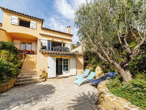 Maison mitoyenne spacieuse avec jardin et terrasse