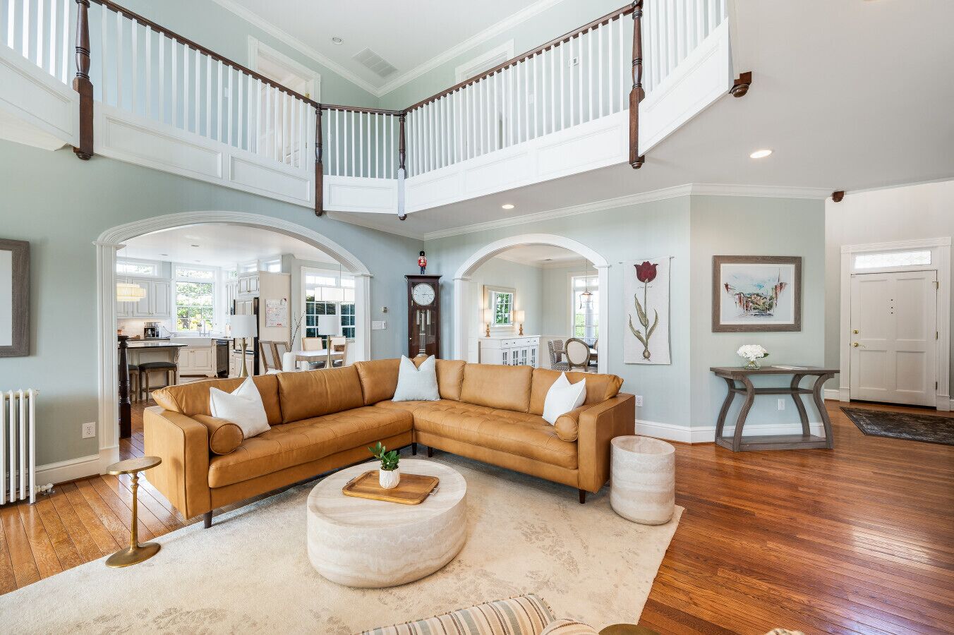 Una televisión, una chimenea