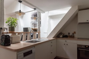 Fridge, microwave, oven, dishwasher