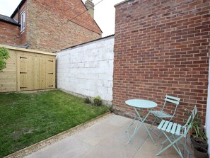 Outdoor dining - ☀ Sunny, Victorian 2BR Townhouse ☀ Oxford - Pass the Keys (Oxford)