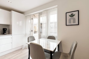 Basic Apartment | Interior - Finsbury Park Retreat: Modern Comfort (London)