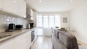Basic Apartment | Interior - Finsbury Park Retreat: Modern Comfort (London)