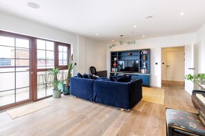 Apartment | Living room - City View Spacious 2 Bedroom Penthouse (London)