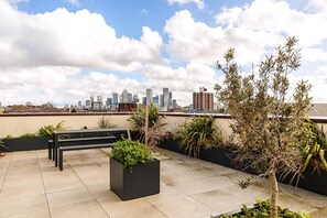Exterior - City View Spacious 2 Bedroom Penthouse (London)